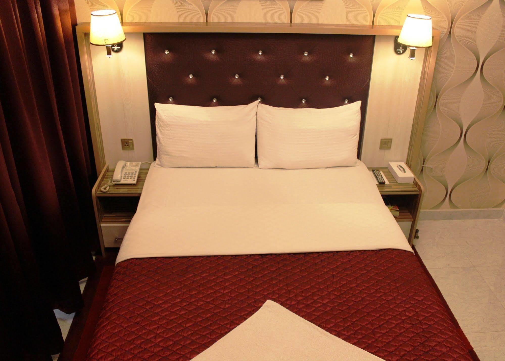 Sutchi Hotel Dubai Esterno foto