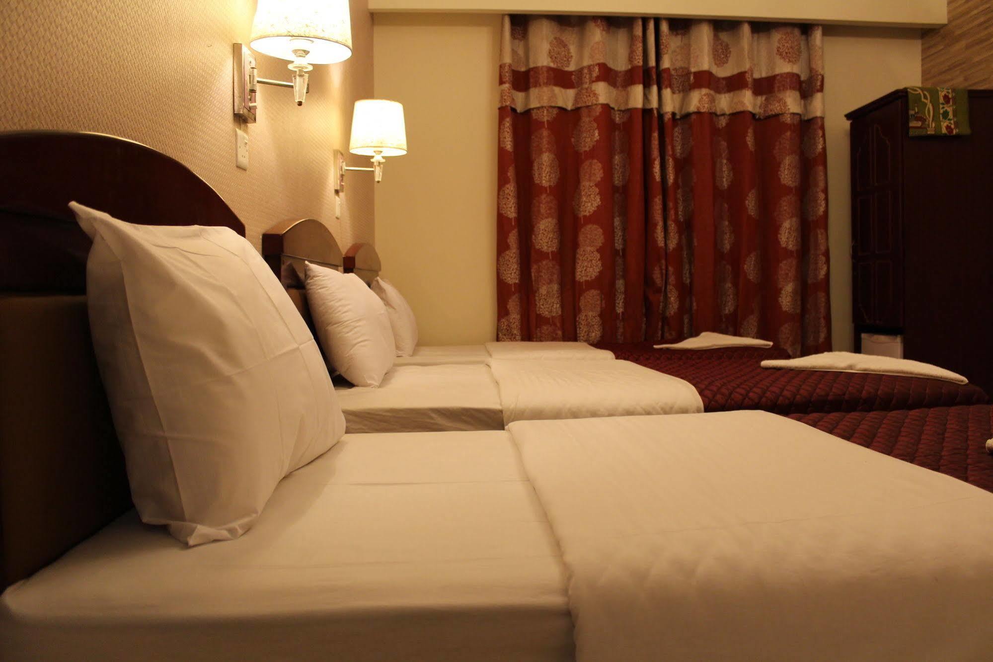 Sutchi Hotel Dubai Esterno foto